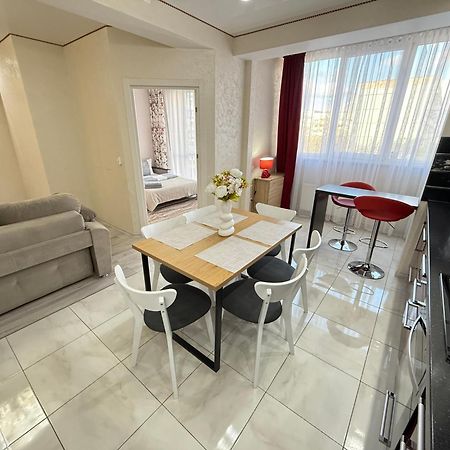 Cozy Two Bedroom Large Apartment Кишинёв Экстерьер фото