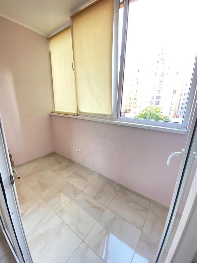 Cozy Two Bedroom Large Apartment Кишинёв Экстерьер фото