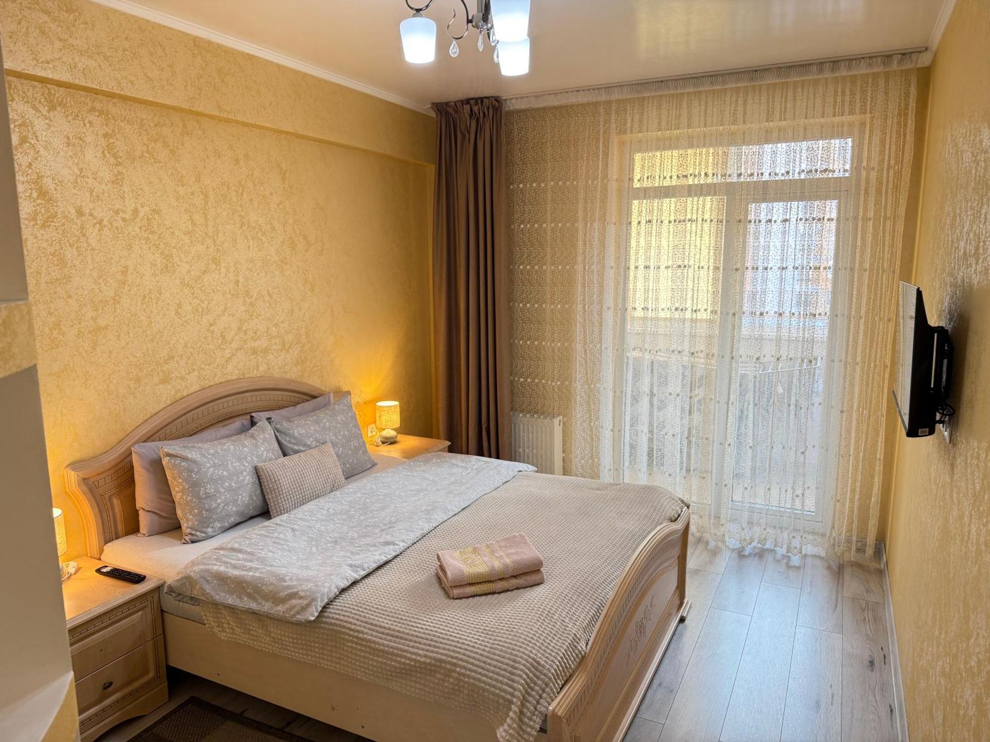 Cozy Two Bedroom Large Apartment Кишинёв Экстерьер фото