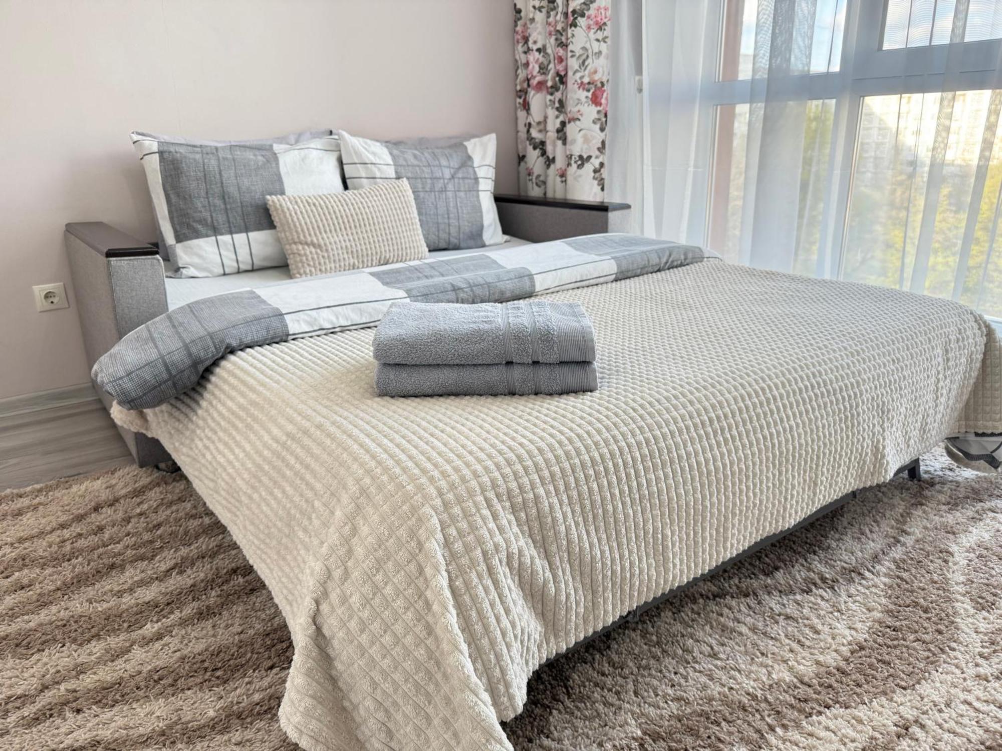 Cozy Two Bedroom Large Apartment Кишинёв Экстерьер фото