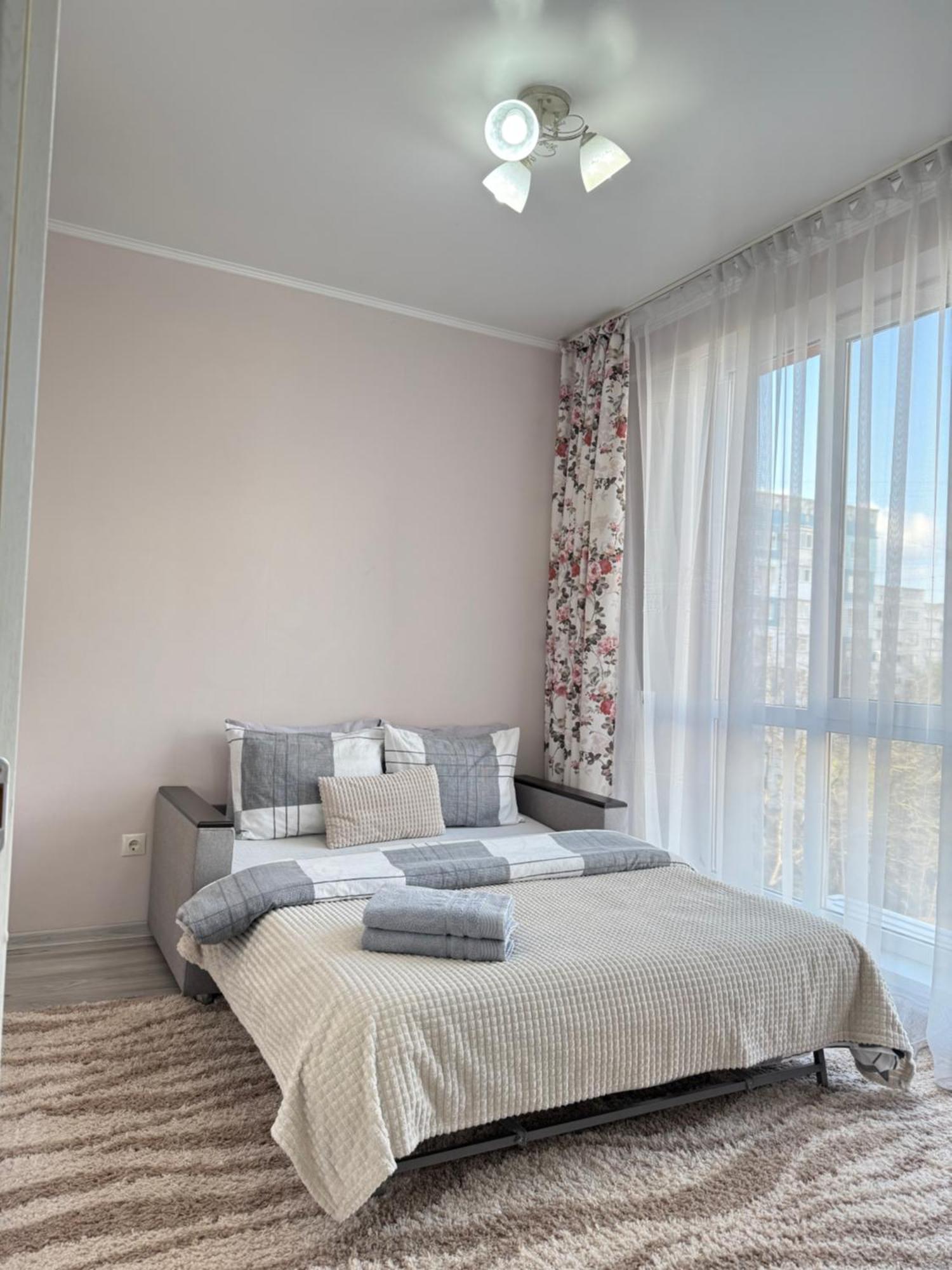Cozy Two Bedroom Large Apartment Кишинёв Экстерьер фото