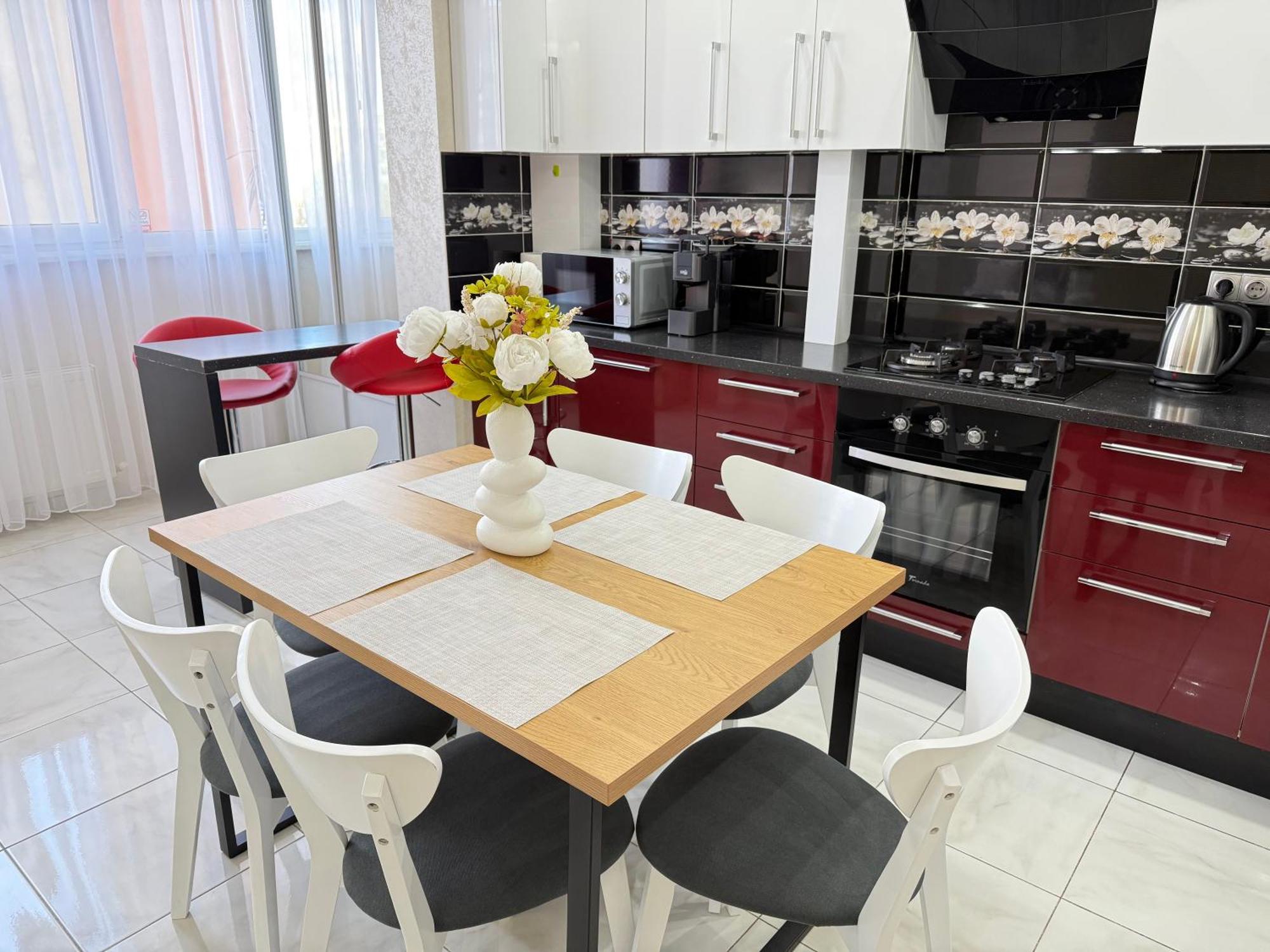 Cozy Two Bedroom Large Apartment Кишинёв Экстерьер фото