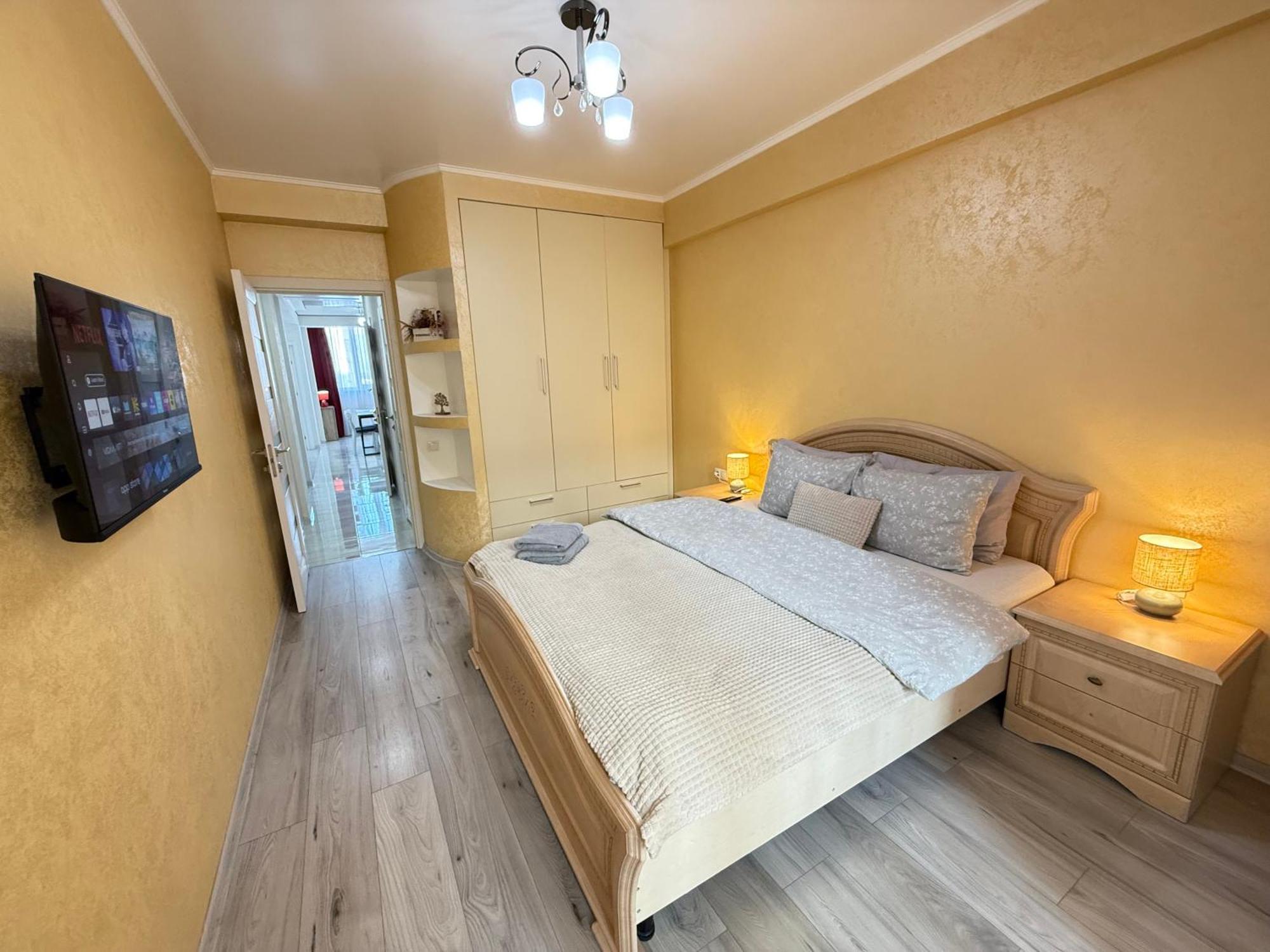 Cozy Two Bedroom Large Apartment Кишинёв Экстерьер фото