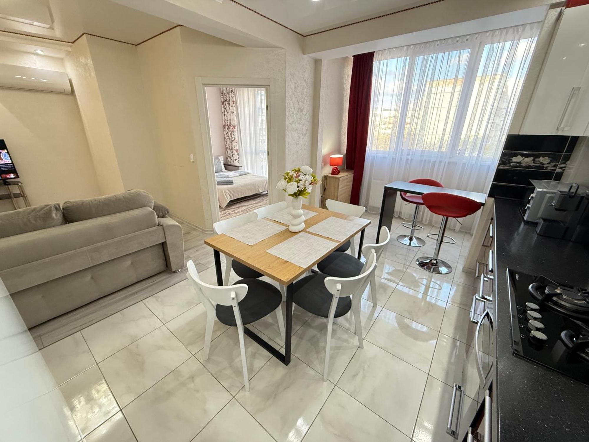 Cozy Two Bedroom Large Apartment Кишинёв Экстерьер фото