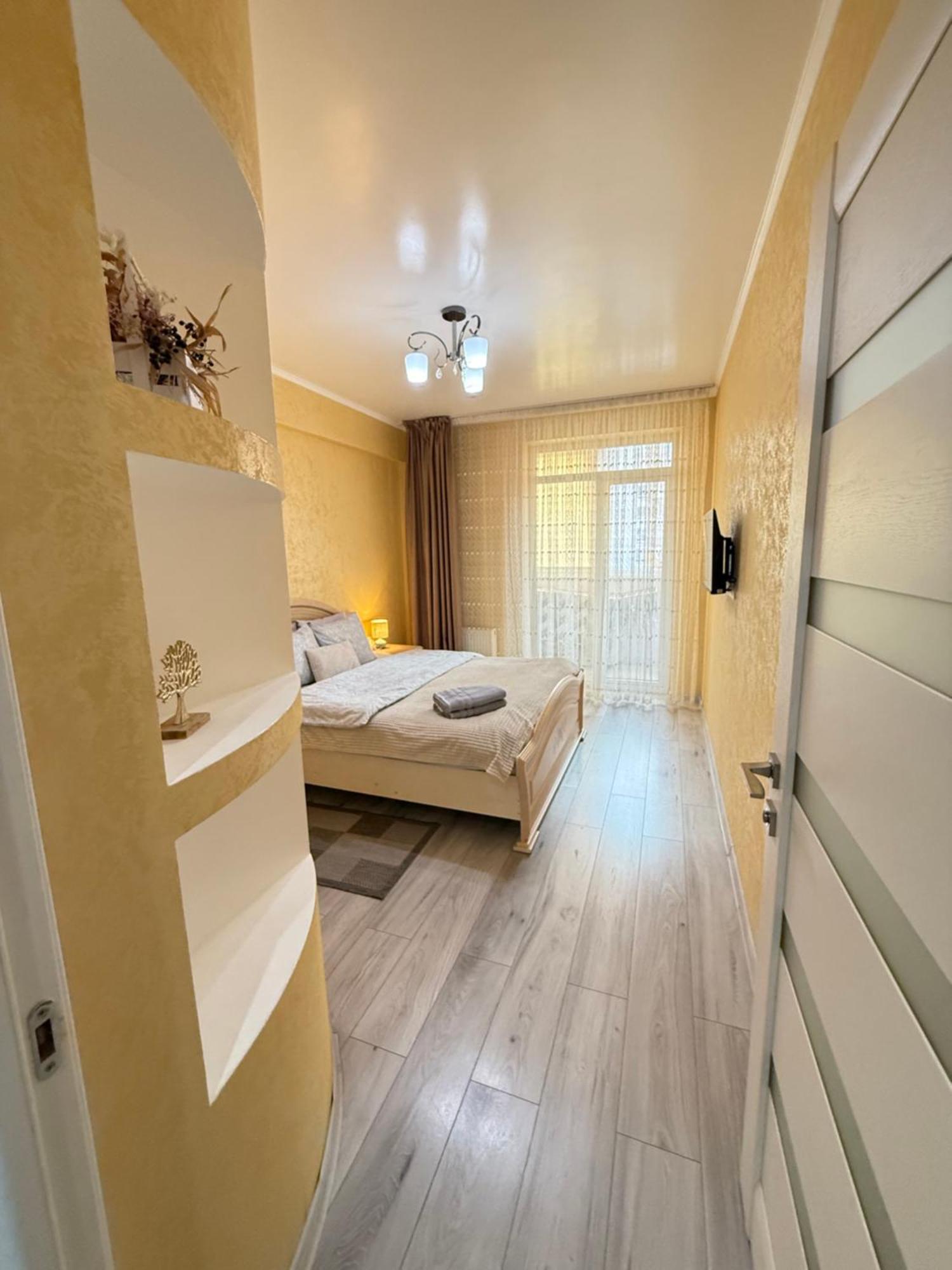 Cozy Two Bedroom Large Apartment Кишинёв Экстерьер фото